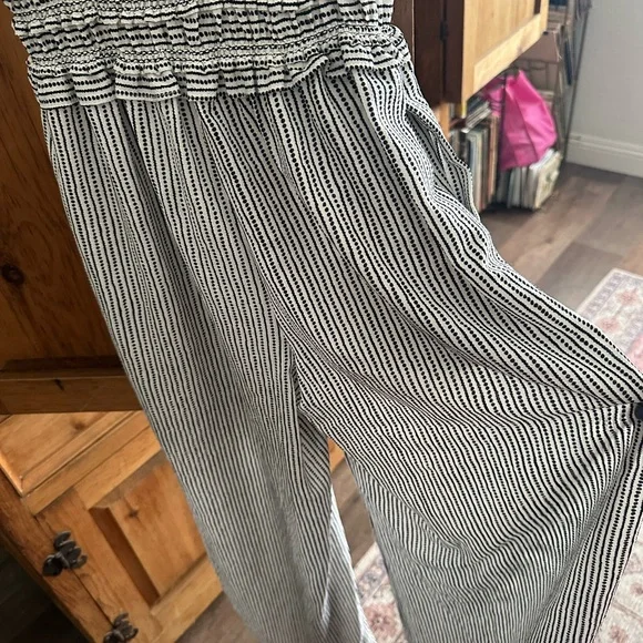 Max Studio Textured black white pattern  Jumpsuit size small - Picture 8 of 8